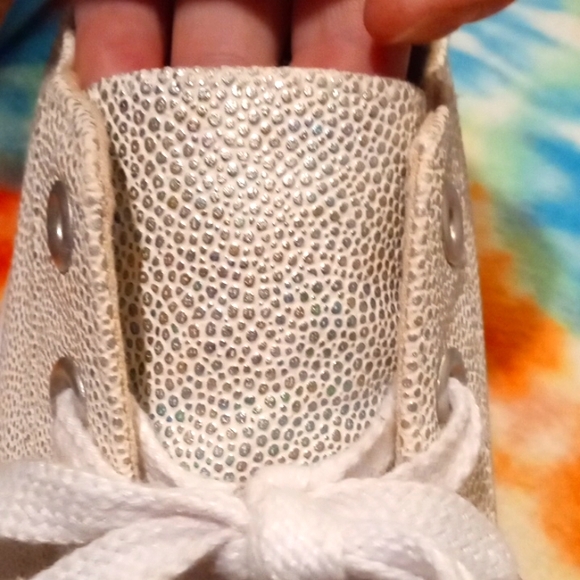 Airwalk women's size 8.5 iridescent sneakers. - Picture 6 of 11